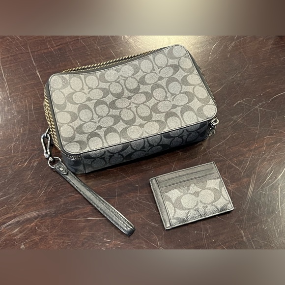 Coach Wristlet & Wallet Pre-Owned - Picture 1 of 6